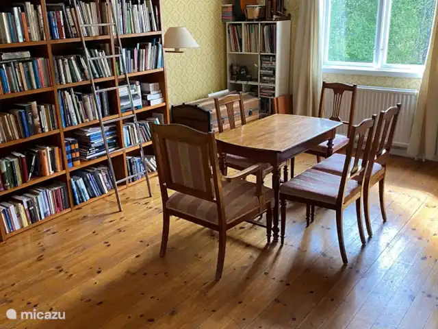 Alvsjo Herrgarden | Suède, Värmland, Filipstad - ferme Bibliothèque avec canapé-lit double confortable et nombreux livres