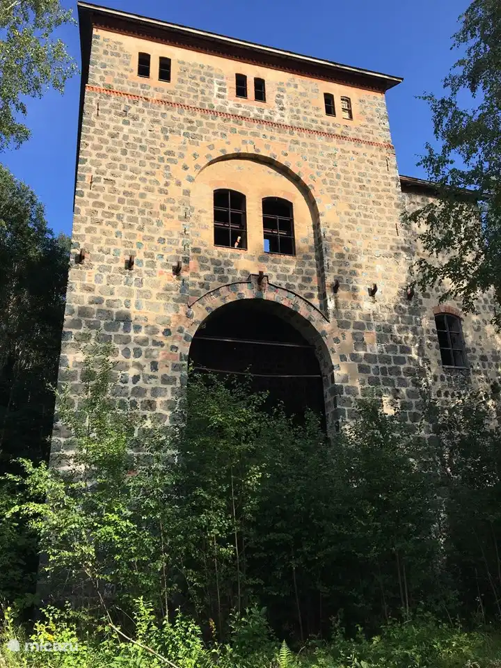 Wanderung in der Nähe von Savsjön, schöne Aussichten und interessante Gebäude aus der Zeit der Mineralienminen.