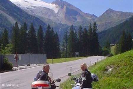 Motorcyclists and Braunhof