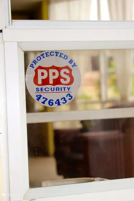 De woning is voorzien van de laatste beveiligingstechnieken zodat u in alle rust en veiligheid van uw verblijf kunt genieten.