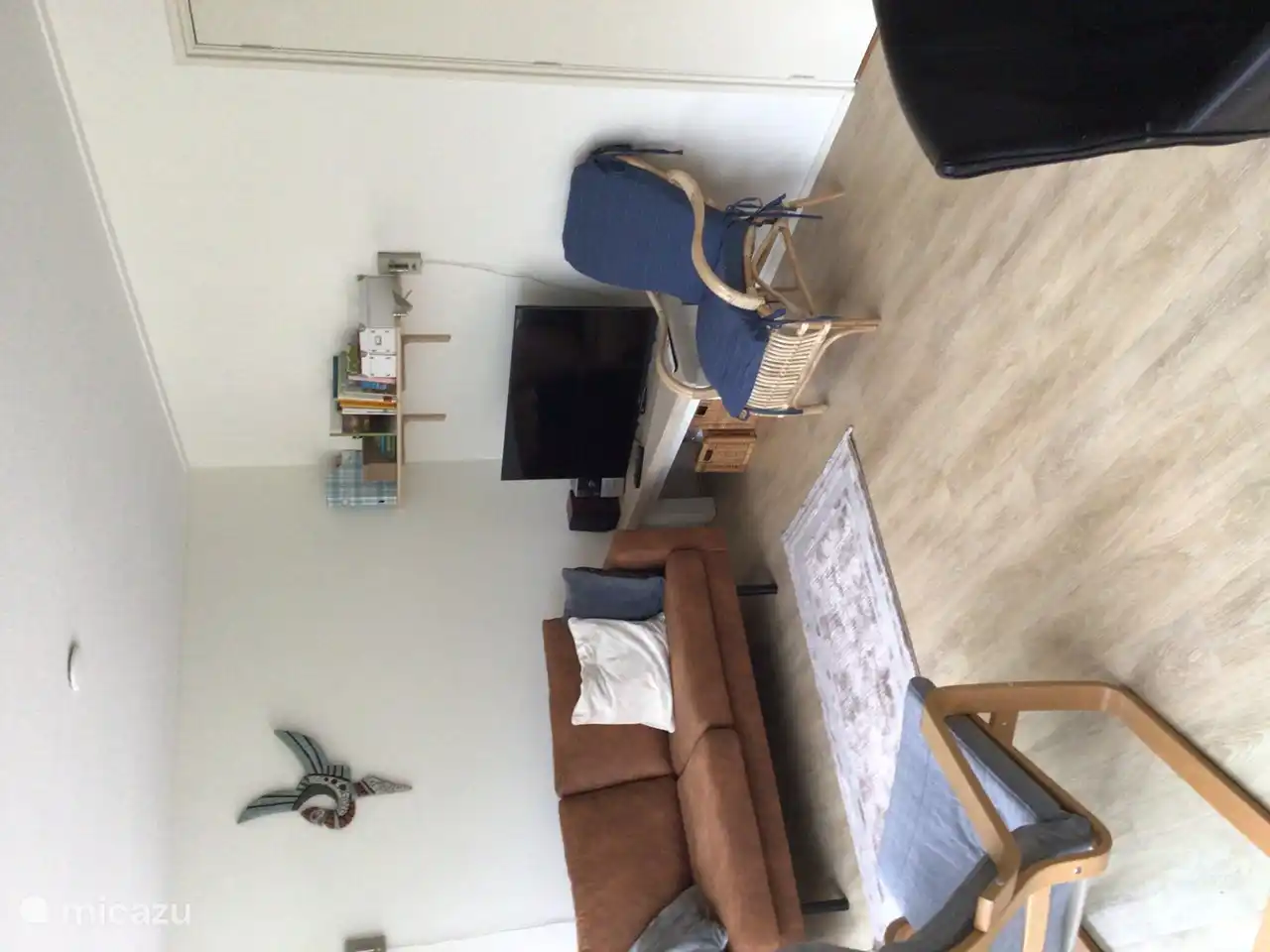 Zimmer mit Fernseher