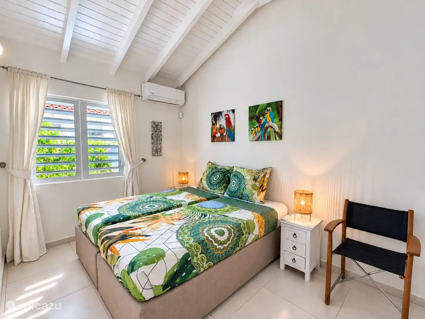 La deuxième chambre, avec lit à ressorts en bokx king size