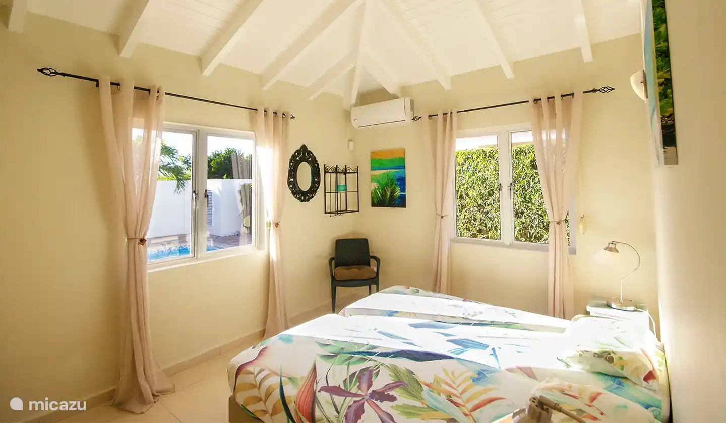 La troisième chambre confortable avec salle de bain spacieuse partagée