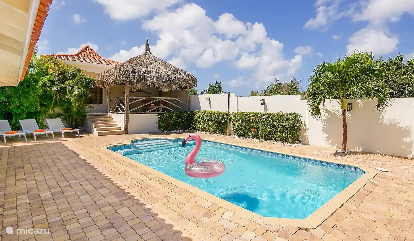 La piscine privée spacieuse