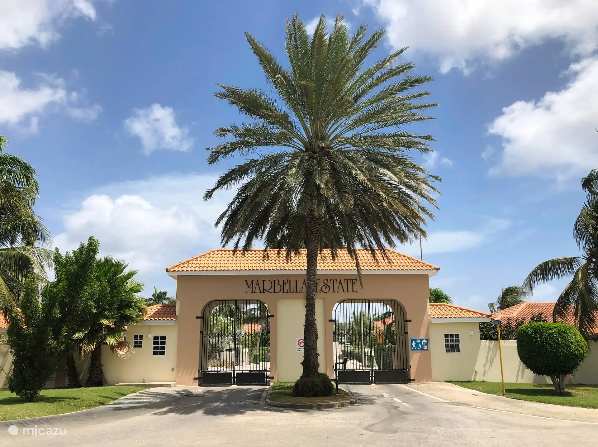 La Villa Kas Oraño est située dans le parc de villas de Marbella Estate dans le célèbre quartier de Jan Thiel