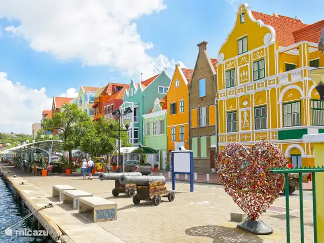 Villa Kas Orano | Curaçao, Banda Ariba (est), Jan Thiel - villa Willemstad avec ses bâtiments colorés de renommée mondiale