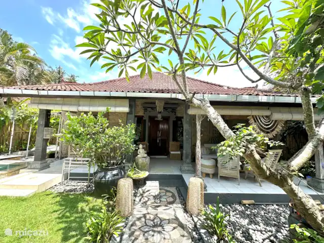 Villa Rumah Pantai No.14 huren in Indonesië, Bali, Jasri - villa Entree/aanzicht villa vanaf de straat.