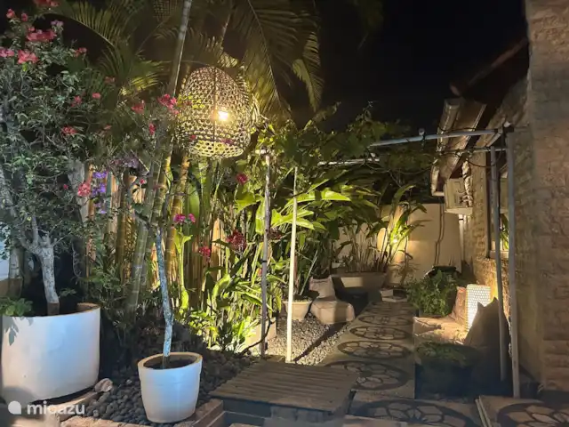 Villa Rumah Pantai No.14 huren in Indonesië, Bali, Jasri - villa Het doorkijkje naar de buitenspa