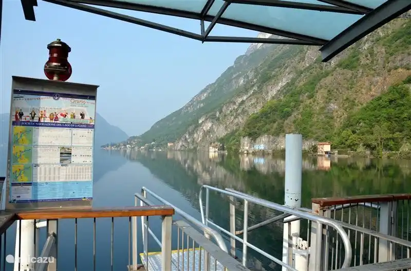 Lago de Lugano visto desde el embarcadero de Porlezza.