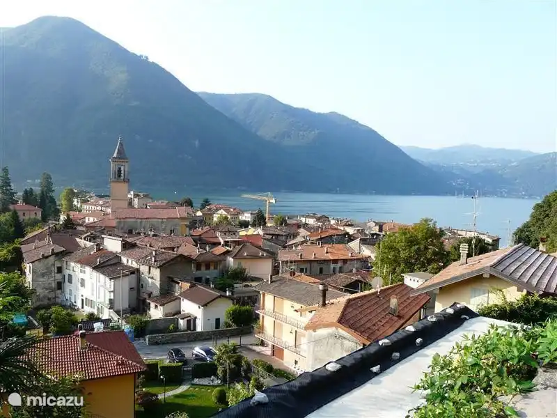 En las montañas (a poca distancia del centro) hay una pequeña iglesia excavada en las rocas. Desde allí se tiene una hermosa vista sobre Porlezza y el lago.