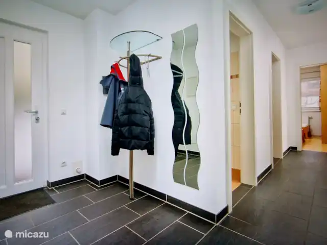 Haus-Myrte | Autriche, Salzburgerland, Flachau - appartement Hall vers les chambres, salle de bain et toilettes.