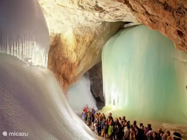 Haus-Myrte | Autriche, Salzburgerland, Flachau - appartement Eisriesenwelt à Werfen, à 30 kilomètres de Flachau. Les plus grandes grottes de glace naturelles d'Europe se trouvent ici.