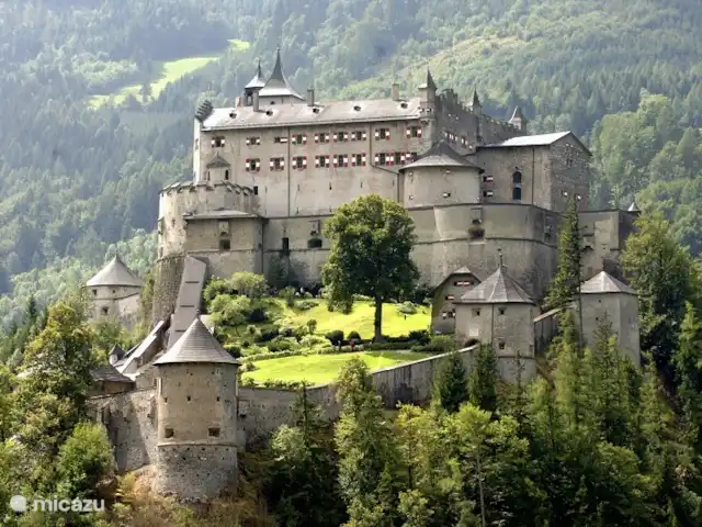 Haus-Myrte | Autriche, Salzburgerland, Flachau - appartement Erlebnisburg Hohenwerfen, à 30 kilomètres de Flachau, se trouve ce château de conte de fées avec des expériences spéciales chaque jour.