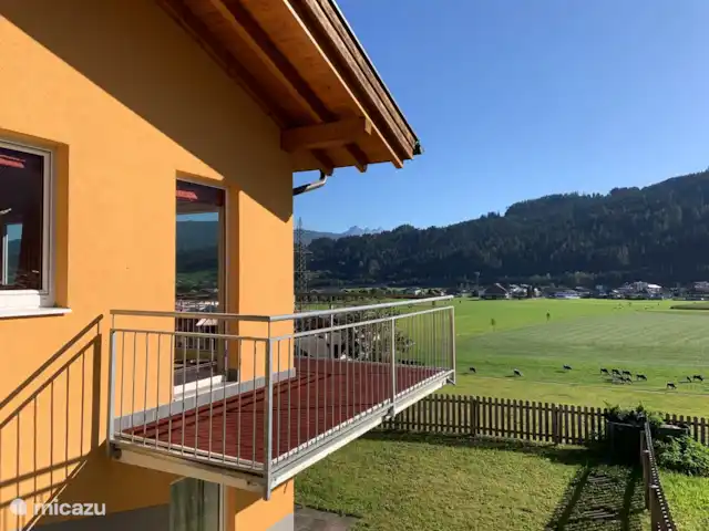 Haus-Myrte | Autriche, Salzburgerland, Flachau - appartement Balcons à l'avant et sur le côté. Vue dégagée sur les prés et pourtant proche supermarché et restaurants.