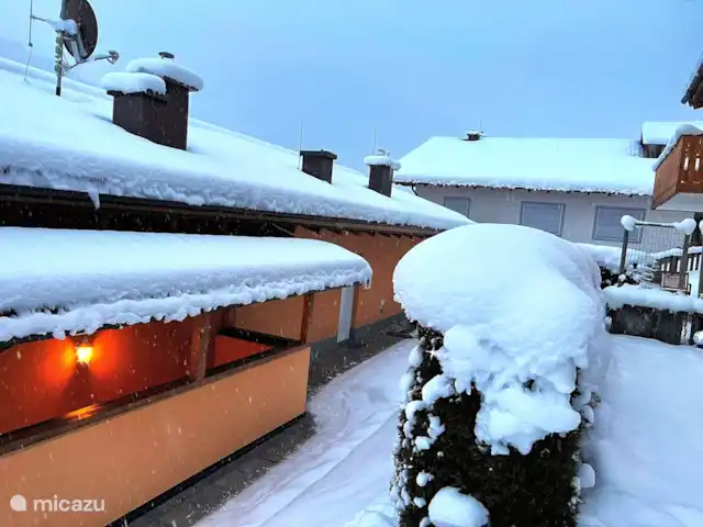 Haus-Myrte | Autriche, Salzburgerland, Flachau - appartement Au milieu la porte d'entrée, et sous le petit toit l'accès à la cave.