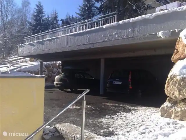 Haus-Myrte | Autriche, Salzburgerland, Flachau - appartement Deux places privées dans le carport de l'appartement.