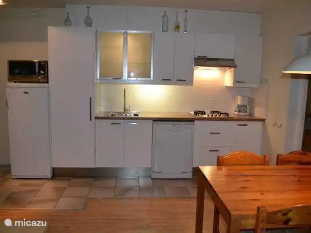 appartement huren in Frankrijk, Alpes-de-Haute-Provence, Allos – Les Bouleaux 2 Nieuwe keuken en eethoek