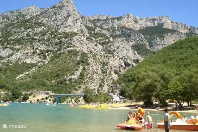 Plusieurs lacs dans la région