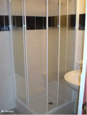 Práctico cuarto de baño