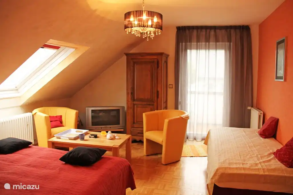 Schlafzimmer Nummer 3. Dieser hat Zugriff auf einen großen Balkon und ein Zustellbett. Diese Betten sind neu.