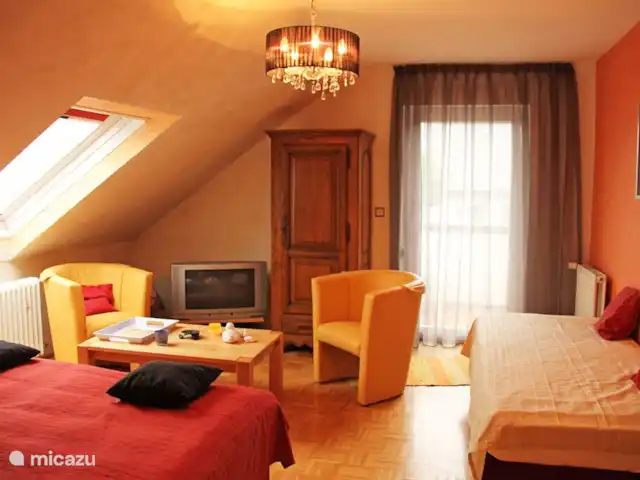 villa margarita en Alemania, Sauerland, Winterberg - villa Dormitorio número 3. Tiene acceso a un gran balcón y hay una cama supletoria. Estas camas también son nuevas.