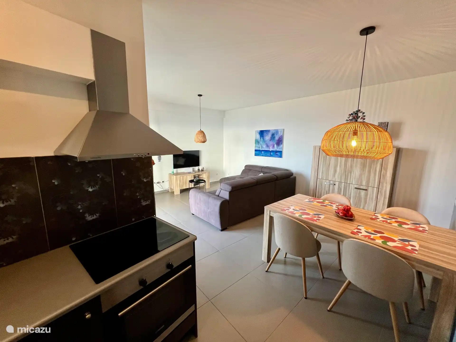 Küche und Wohnzimmer