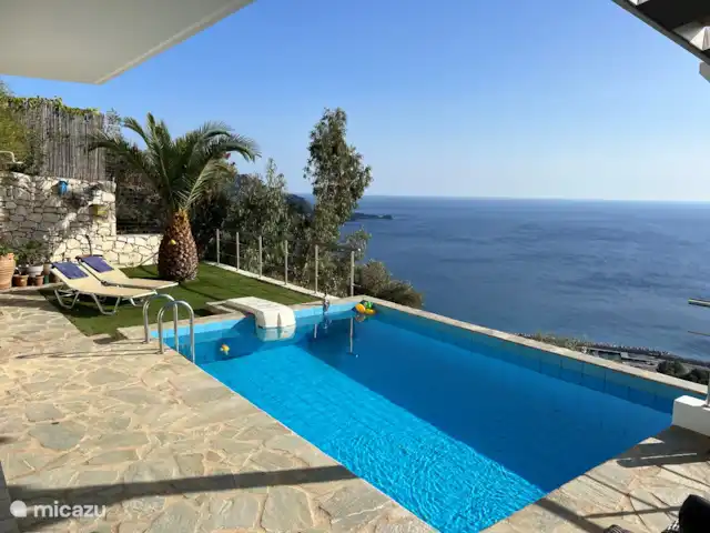 vista al puerto deportivo en Grecia, Creta, Plakias - apartamento Piscina