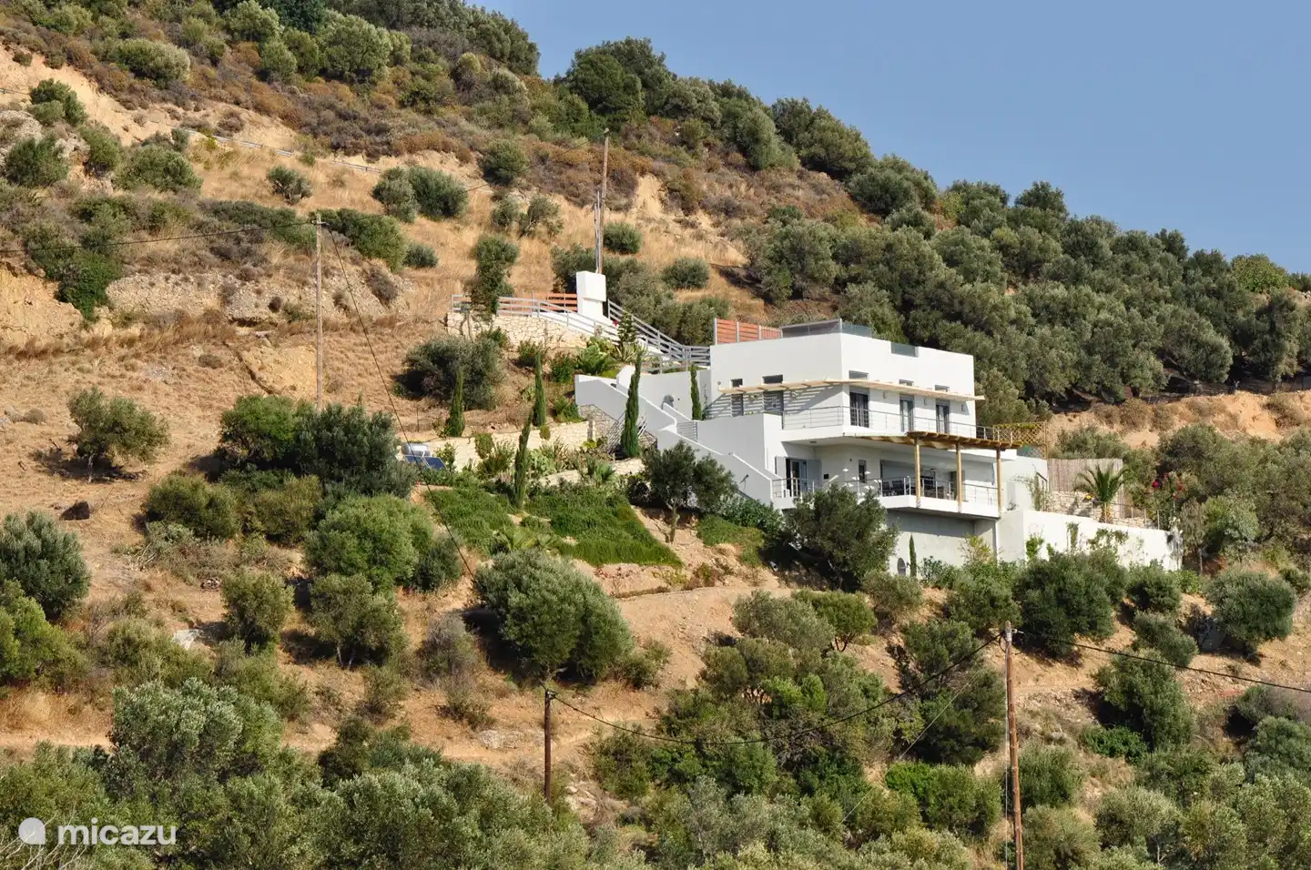 Betrifft Wohnung im Erdgeschoss mit privater Terrasse und Swimmingpool.