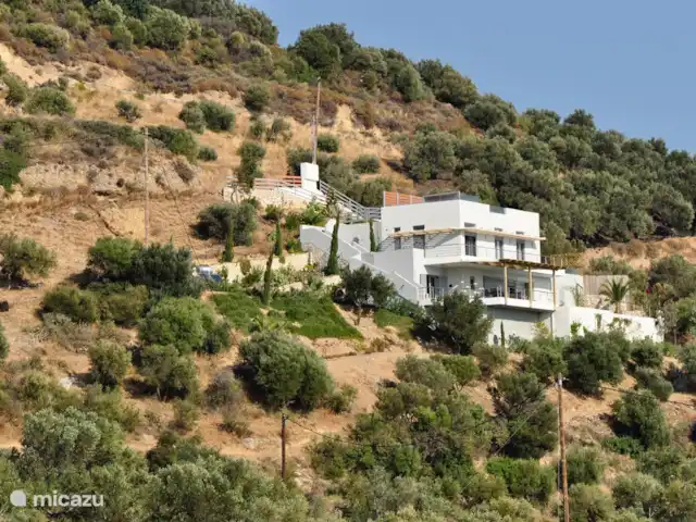 vista al puerto deportivo en Grecia, Creta, Plakias - apartamento Este es un apartamento en la planta baja con su propia terraza y piscina.