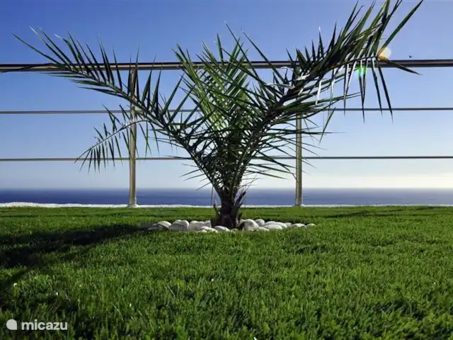 vista al puerto deportivo en Grecia, Creta, Plakias - apartamento Zona de terraza con moqueta de césped