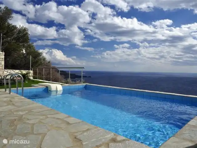 vista al puerto deportivo en Grecia, Creta, Plakias - apartamento Vista sobre la piscina.