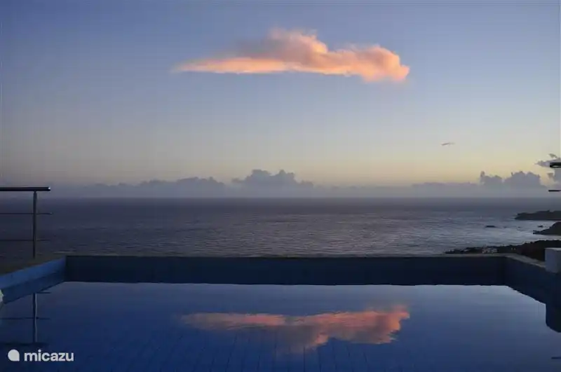 Blick über den Pool