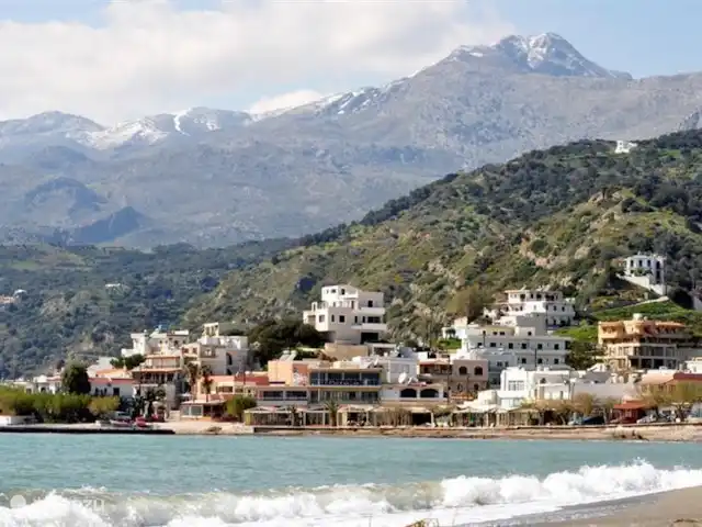 vista al puerto deportivo en Grecia, Creta, Plakias - apartamento Plakias de la playa.