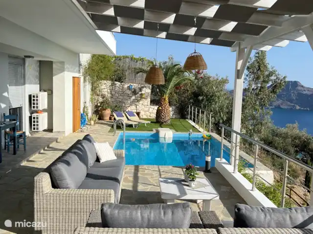 vista al puerto deportivo en Grecia, Creta, Plakias - apartamento Amplia terraza con juego de lounge