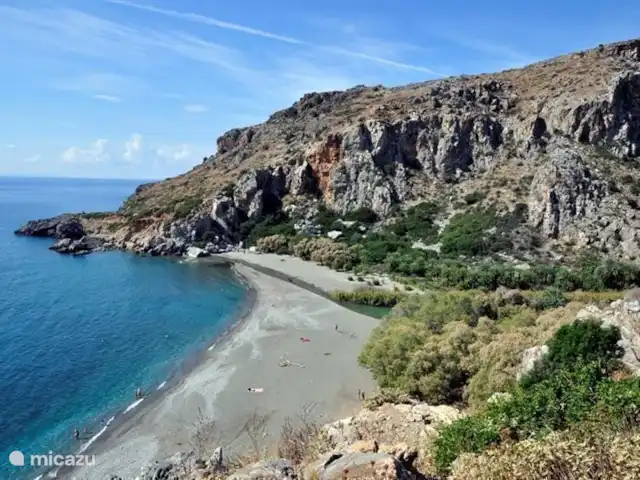 vista al puerto deportivo en Grecia, Creta, Plakias - apartamento La playa de palmeras de Preveli cerca de Plakias.