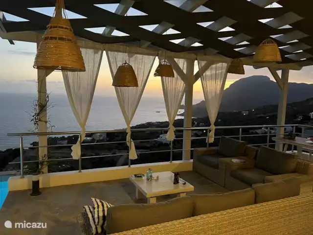 vista al puerto deportivo en Grecia, Creta, Plakias - apartamento Luz por la noche