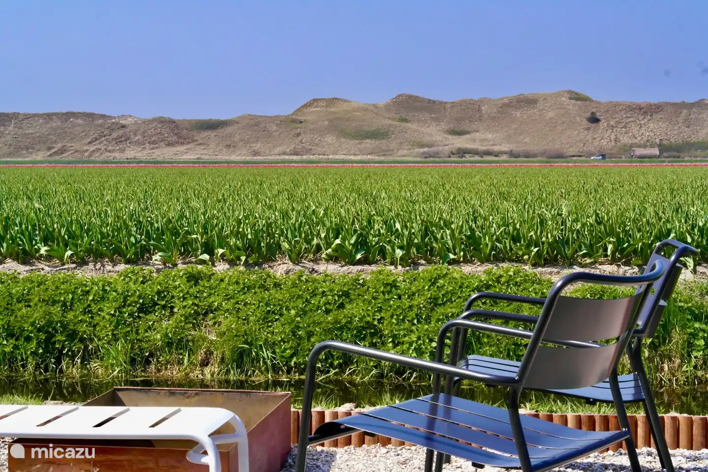 Deuxième terrasse avec grand foyer pour profiter ensuite
