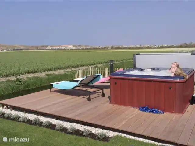 Location de Vacances Pays-Bas, Hollande du Nord, Julianadorp aan Zee, villa - Villa Ooghduyne Terrasse supplémentaire avec spa extérieur et chaises longues. Super vue !