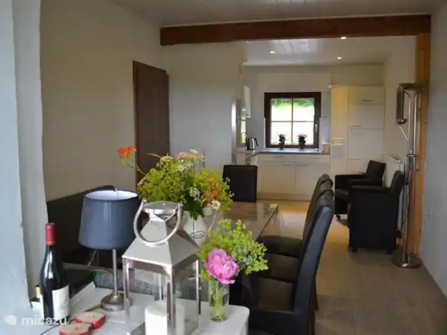 Casa de vacaciones Neuludwigsdorf en Alemania, Sauerland, Neuludwigsdorf - casa vacacional Salón-comedor cocina con mesa extensible.