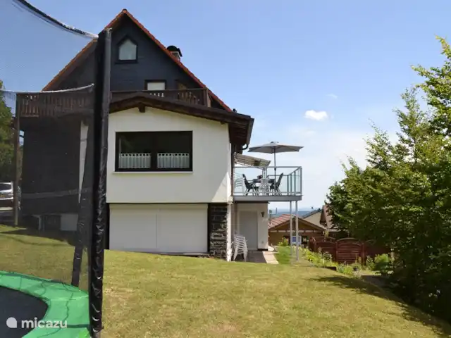 Casa de vacaciones Neuludwigsdorf en Alemania, Sauerland, Neuludwigsdorf - casa vacacional Fachada lateral con vista a los dormitorios.