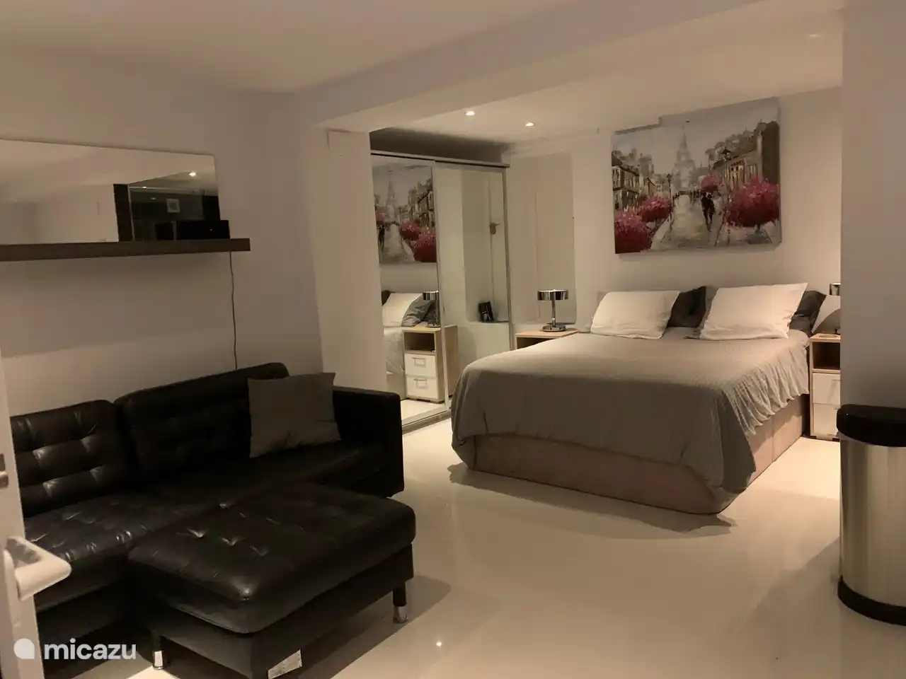 Derde slaapkamer en badkamer direct grenzend aan het terras en zwembad.