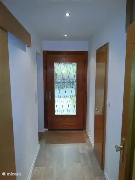 recibidor con acceso a otro apartamento