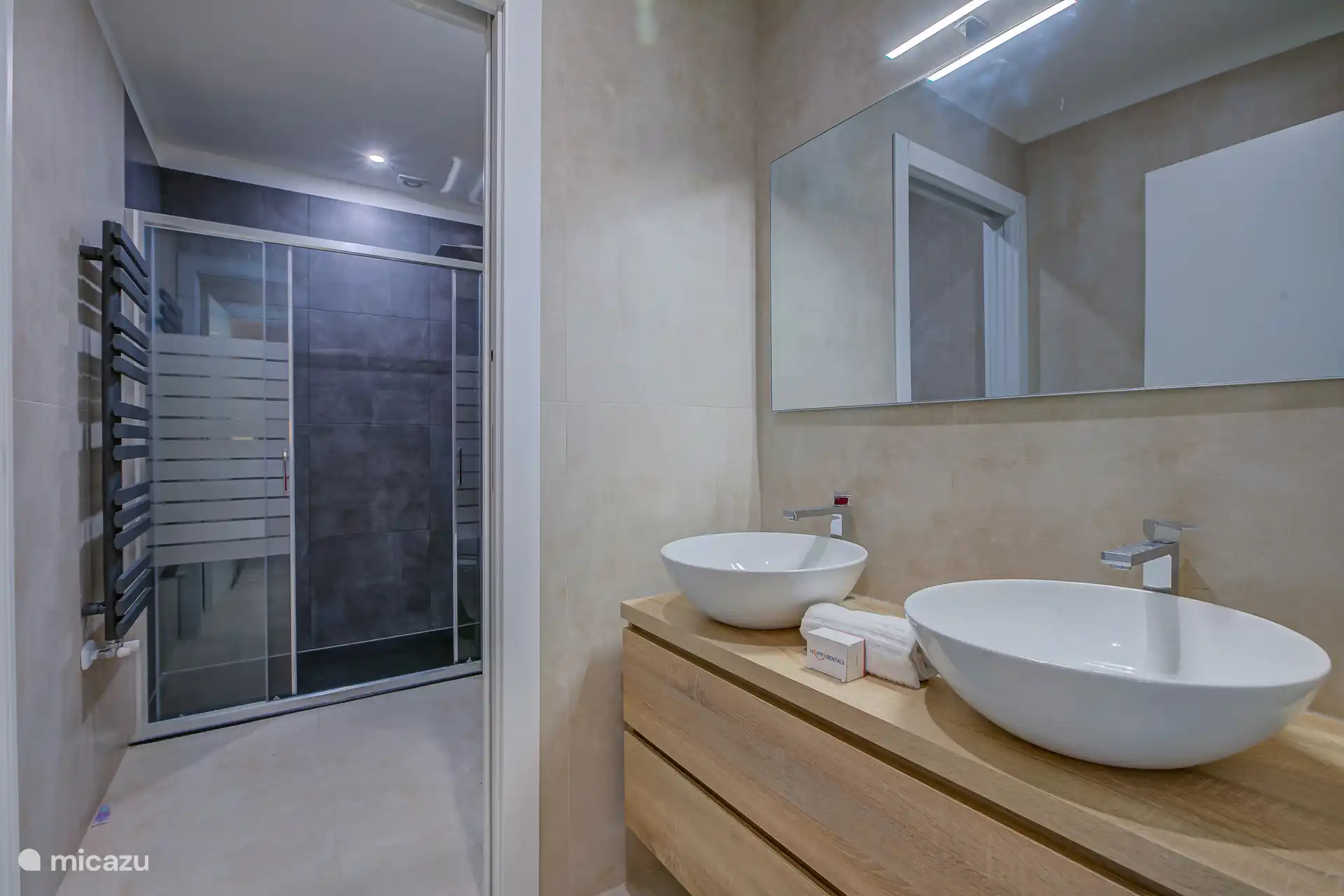 badkamer met regendouche