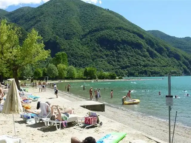 Porto Letizia P15 | Italie, Lacs italiens , Porlezza - appartement Plage de sable au bord du lac de Lugano sur le terrain du parc de vacances.