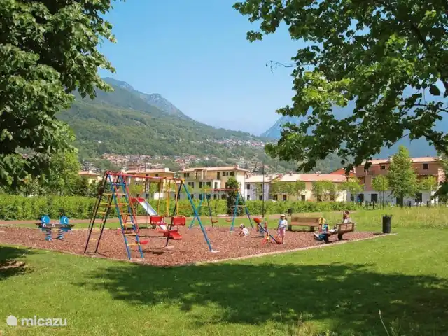 Porto Letizia P15 | Italie, Lacs italiens , Porlezza - appartement Aire de jeux pour les plus petits sur le terrain du parc de vacances.