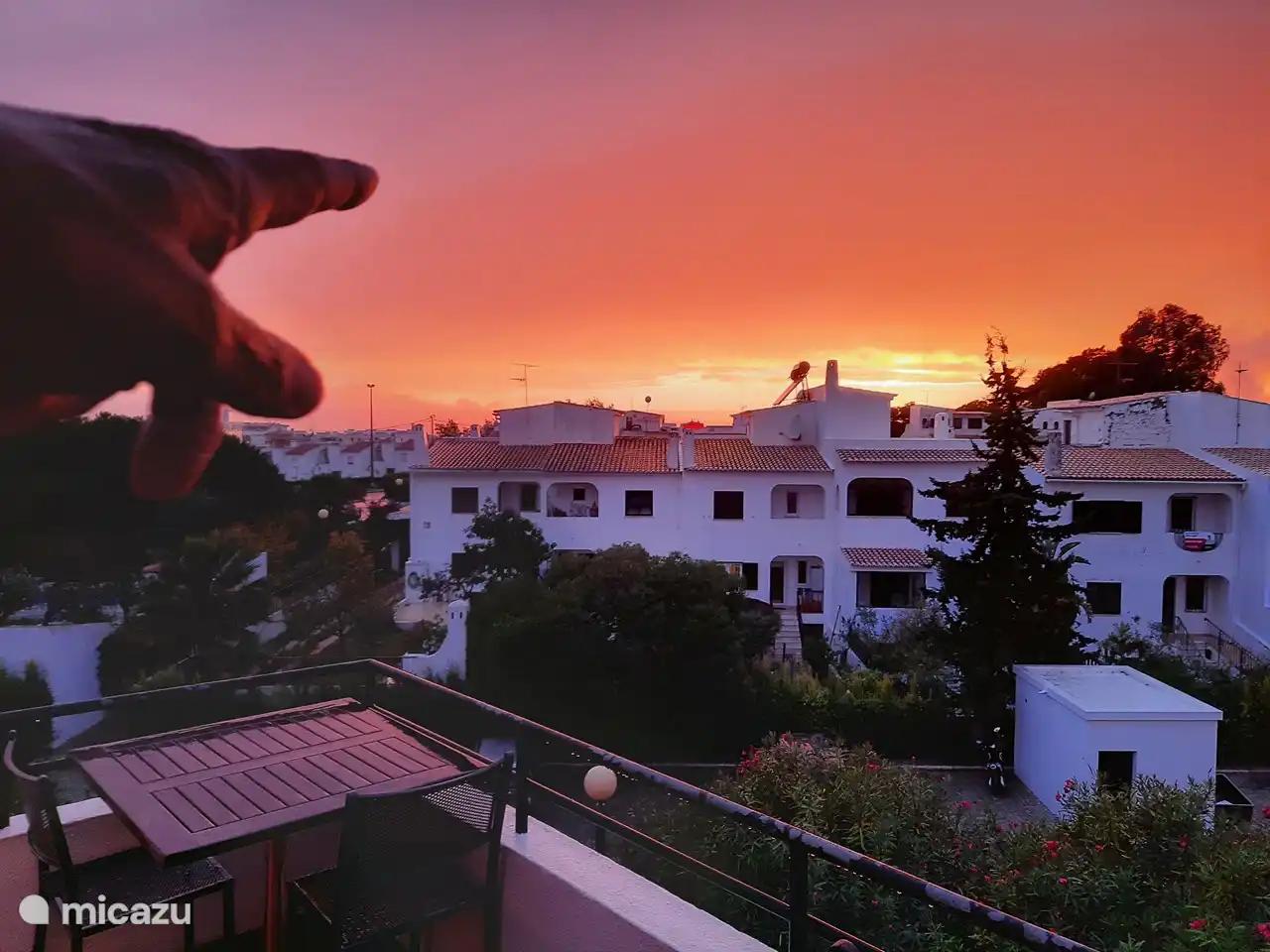 Zonsondergang vanaf ons terras.