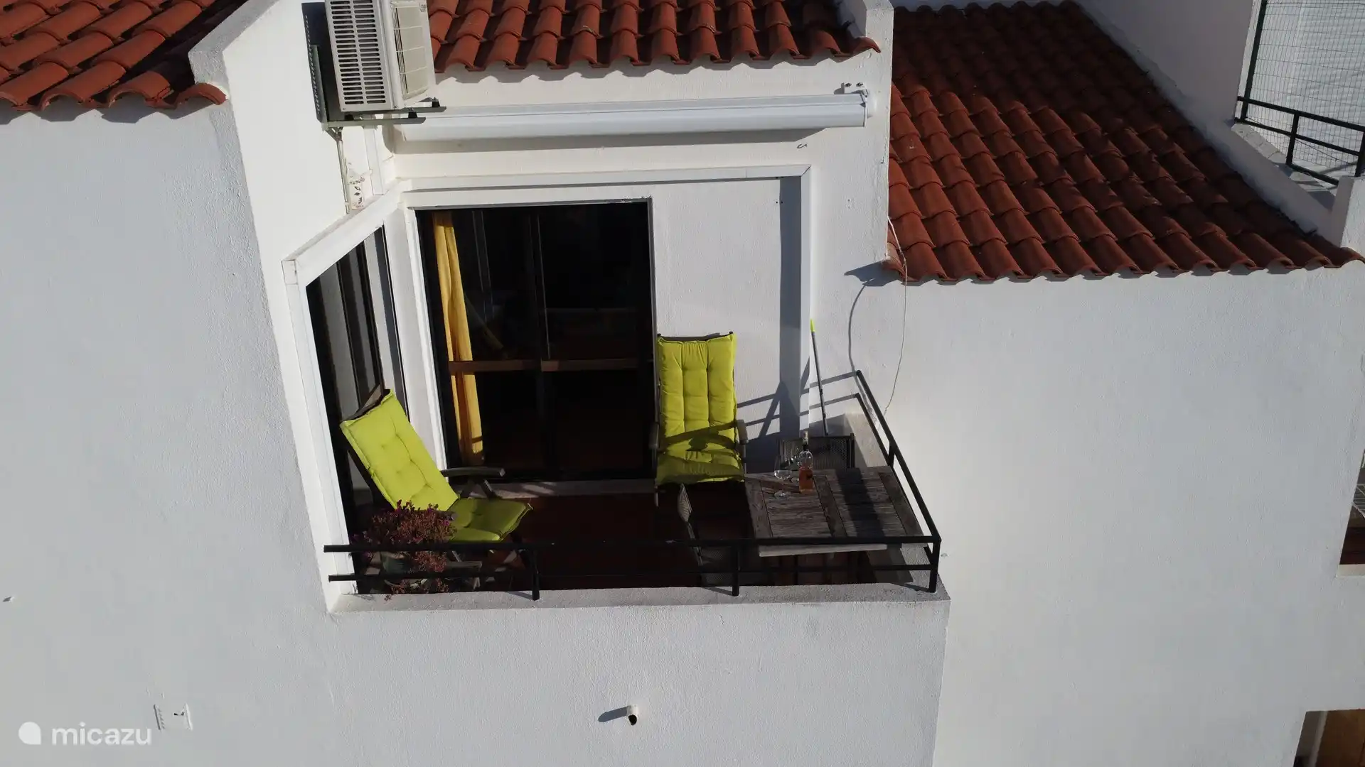 Ons terras genomen door een drone.