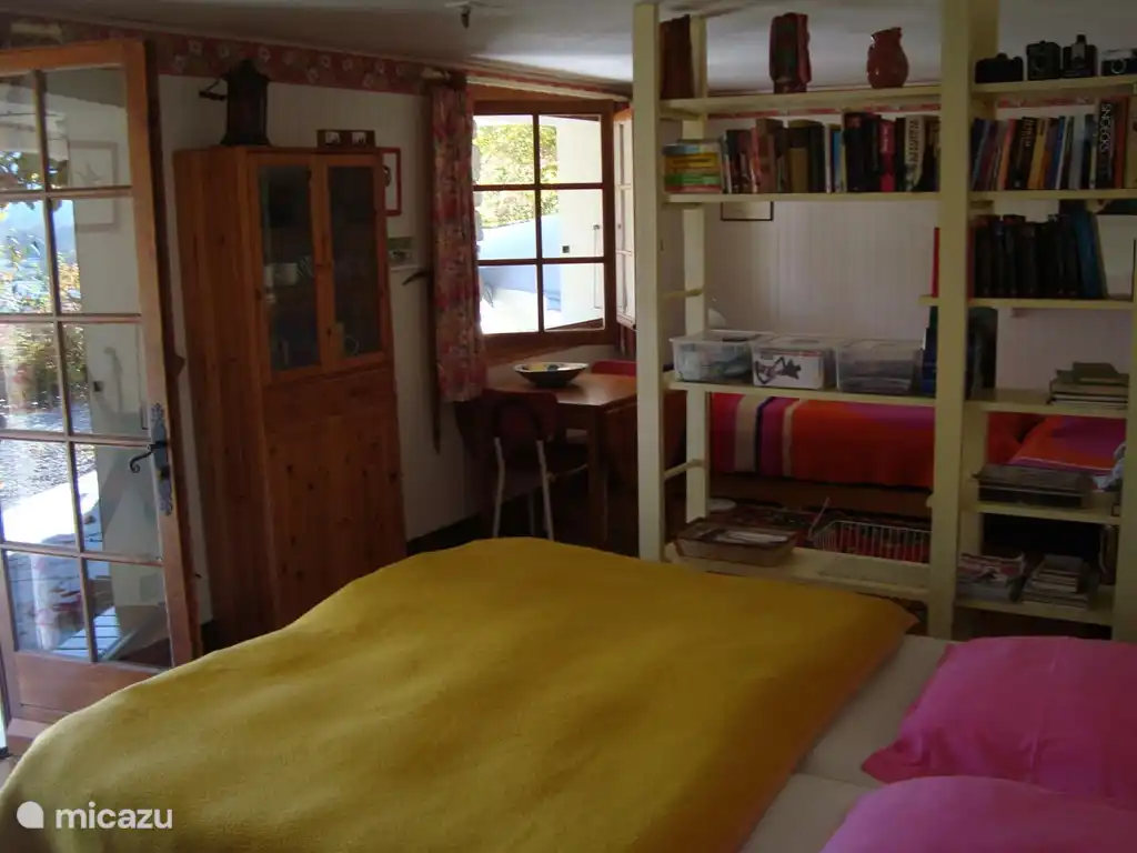 3-Zimmer-Studio, im Erdgeschoss mit Terrassentüren zum Garten