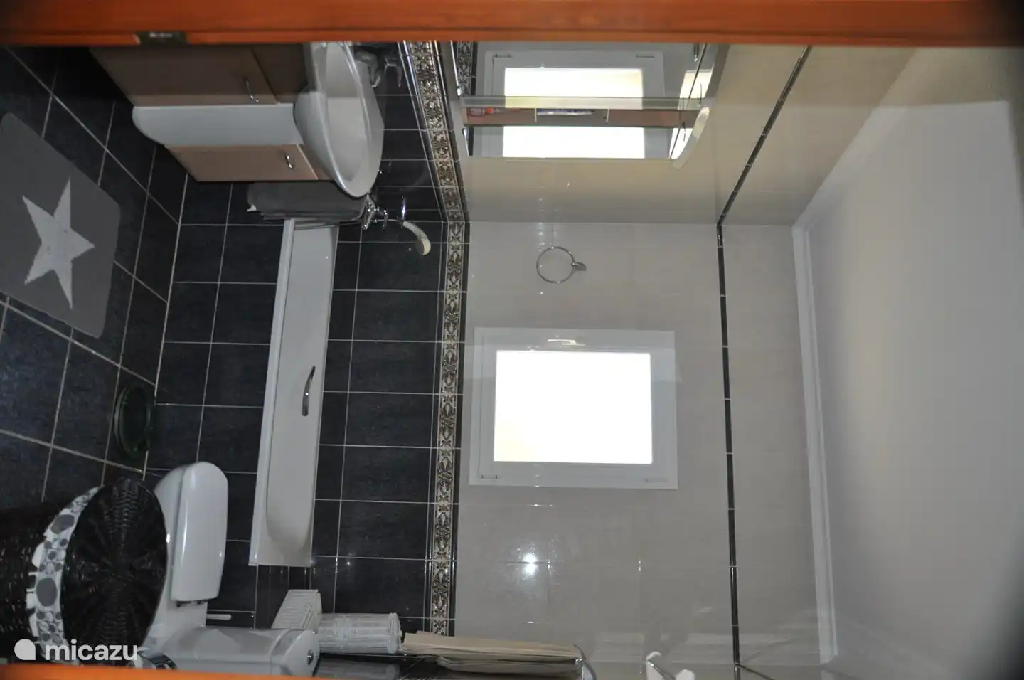 badkamer met ligbad, wc, 