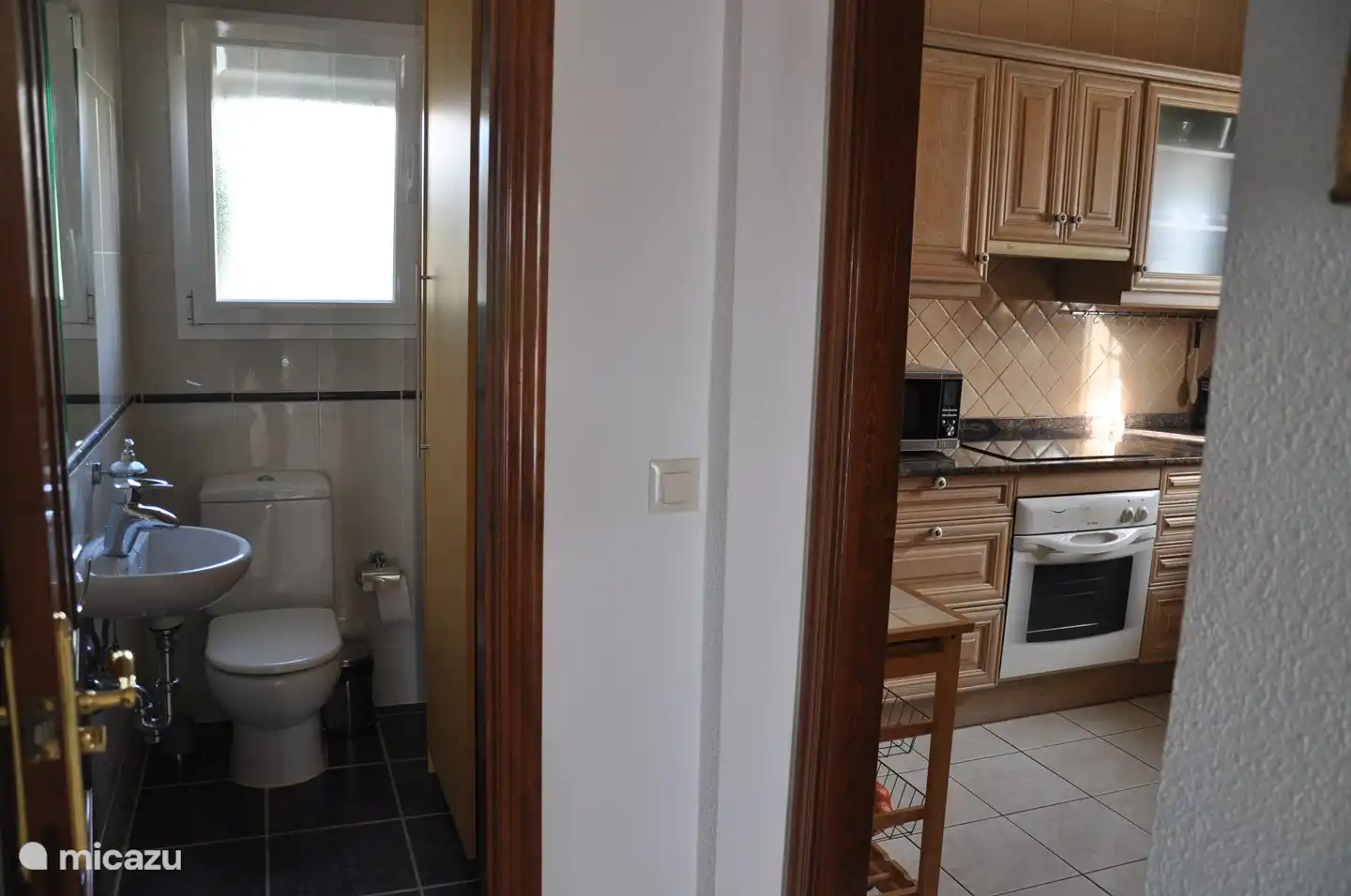 Apart toilet in de gang